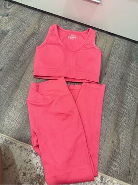 Amazon Essentials Women's Ribbed Pink Active Set - size medium workout set